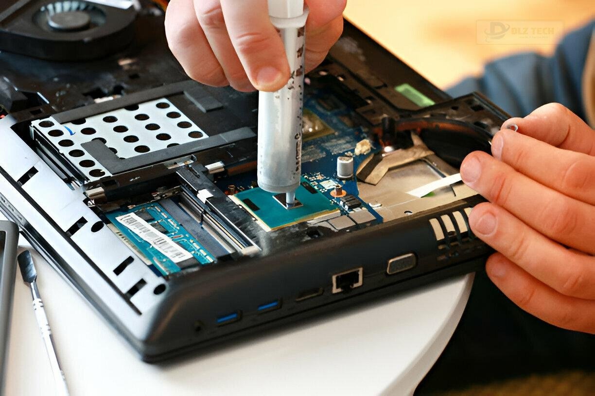 Quy trình vệ sinh laptop chuẩn từng bước tại Dlz Tech