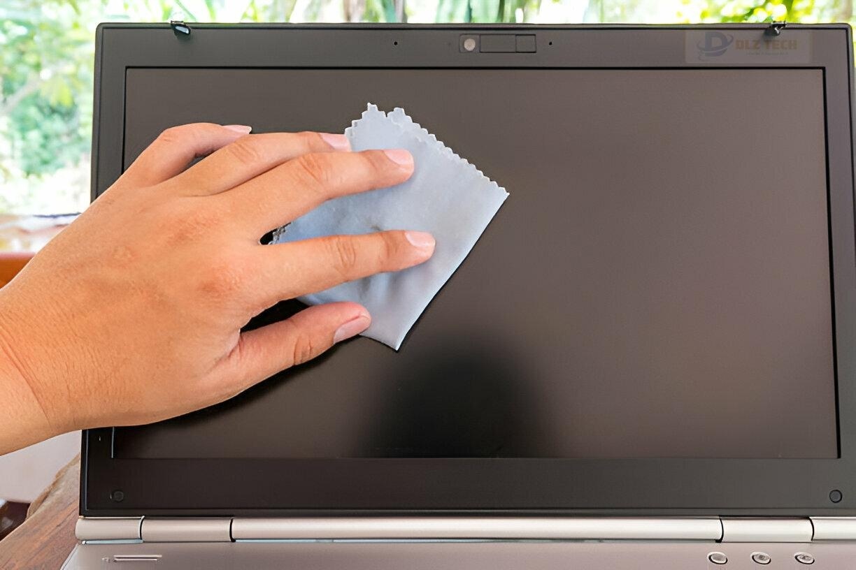 Vệ sinh màn hình máy tính