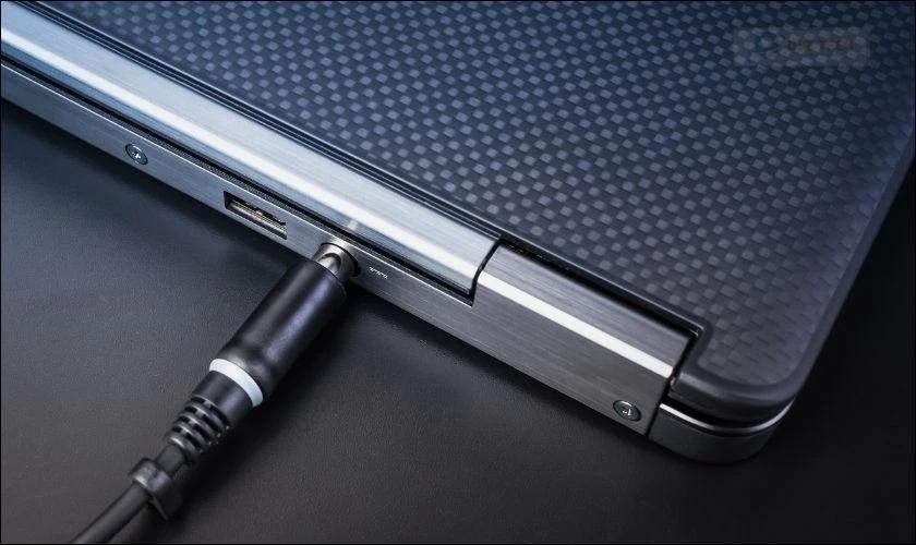 Sạc laptop Asus không vào điện? Nguyên nhân do đâu?