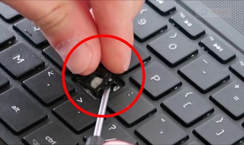 Kẹt phím, phím mất đàn hồi cần thay mới để khắc phục
