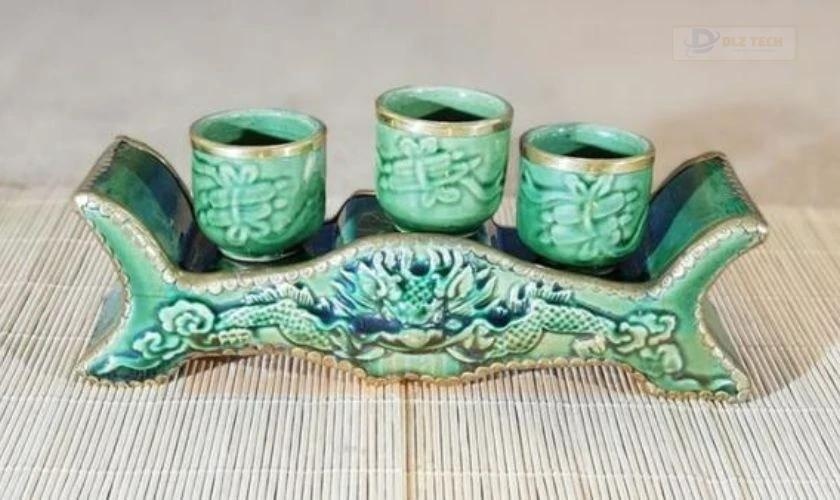Nước cúng Thần Tài xong có thể giữ lại hoặc tưới cây