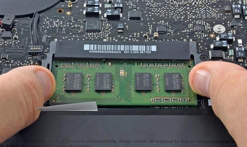 Có nên nâng cấp RAM MacBook không?