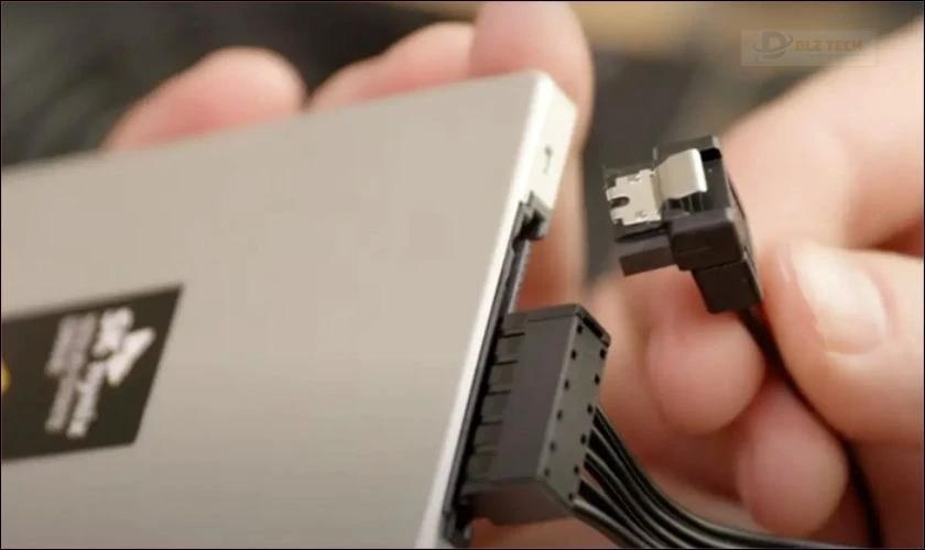 Kiểm tra kết nối để tìm nguyên nhân khiến ổ cứng bị hư hỏng