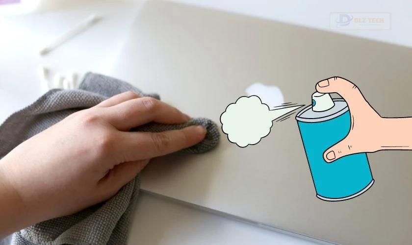 Cách sửa chữa Macbook bị móp tại nhà với chỗ móp nhẹ