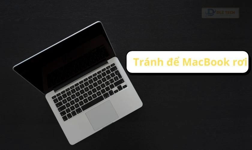 Tránh để MacBook rơi