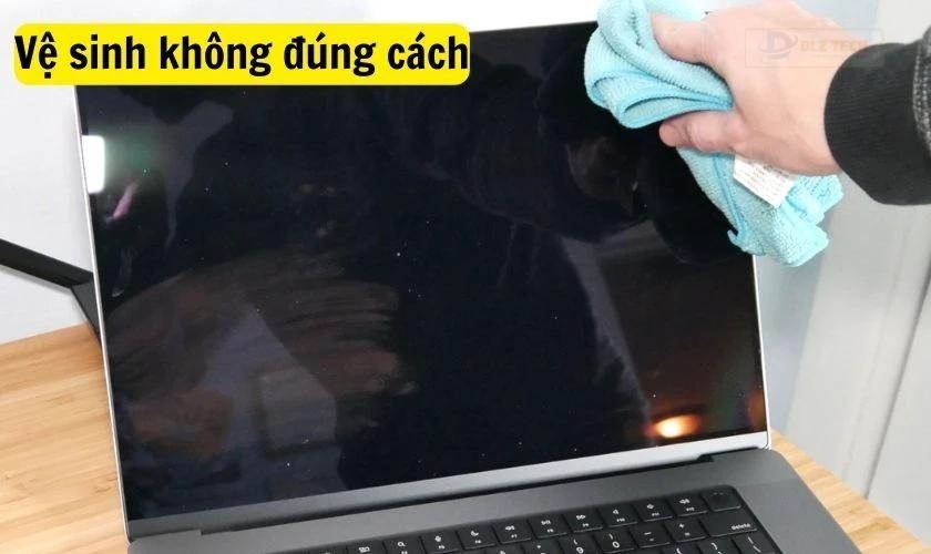 Lý do dẫn đến màn hình MacBook bị ám xanh, ố vàng