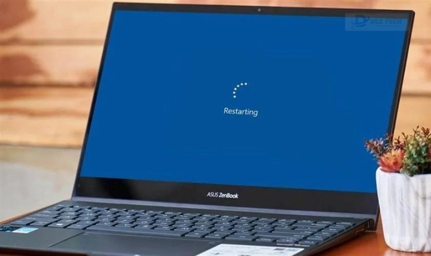 Khởi động lại máy tính để xử lý lỗi máy tính không nhận ổ cứng