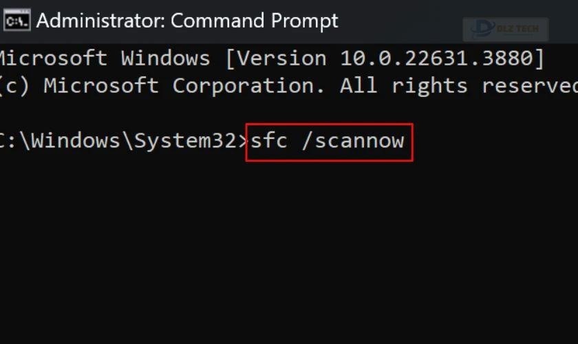 Trong cửa sổ Command Prompt, gõ lệnh sfc /scannow sau và nhấn Enter
