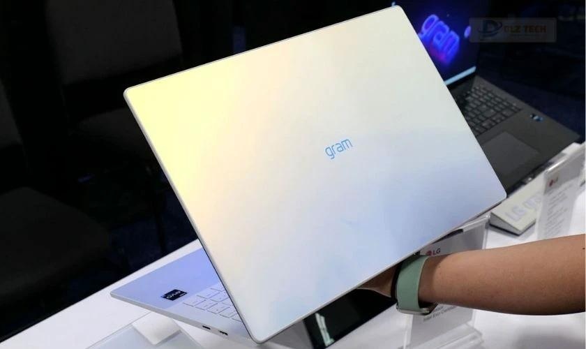 LG Gram 14Z90RS-G.AH54A5 thiết kế trẻ trung năng động phù hợp với người làm văn phòng, công sở