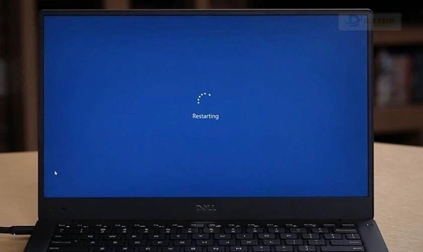 Khởi động lại laptop