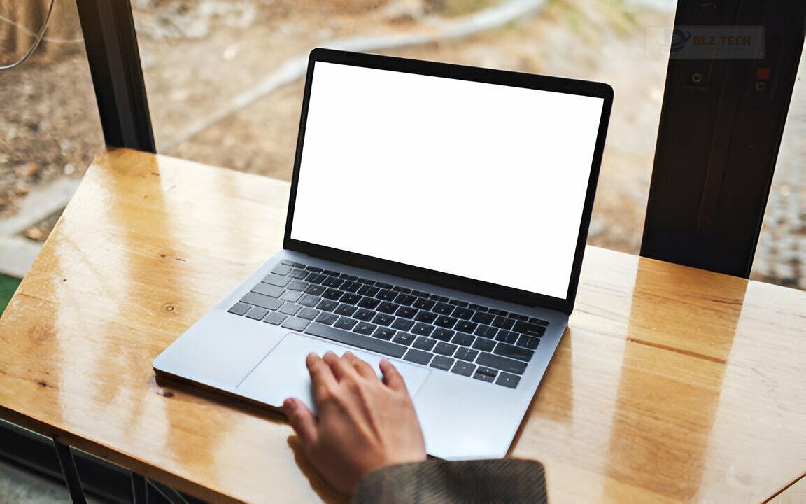 Đến cửa hàng kiểm tra khắc phục lỗi loa laptop lúc nghe lúc không