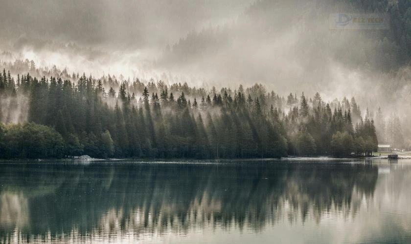 Ngọn núi bên bờ biển