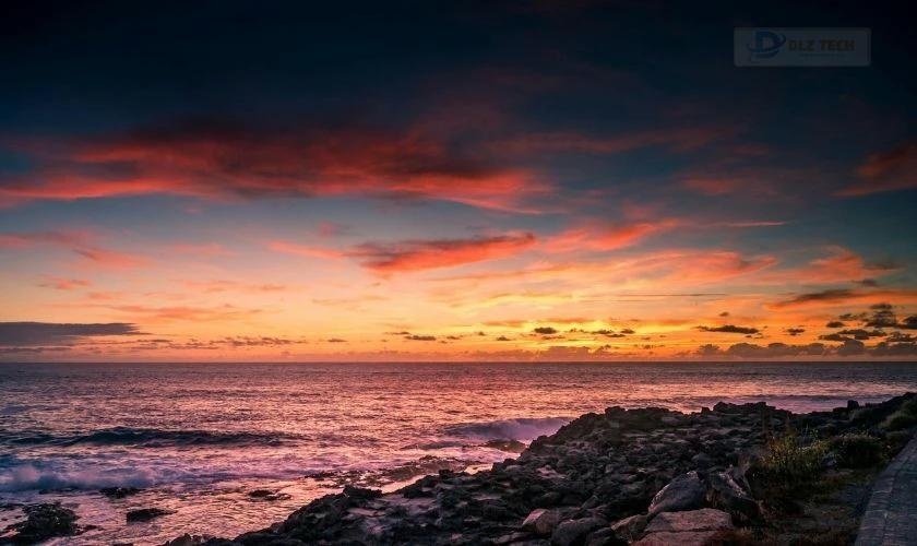 Nước biển xanh ngọc lấp lánh