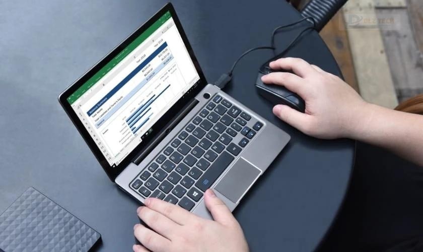 Tại sao chúng ta thường cắm sạc laptop liên tục dù pin đã đầy