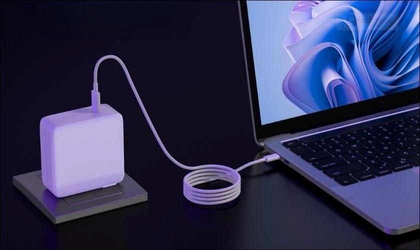 Sạc Macbook qua đêm có ảnh hưởng gì không?