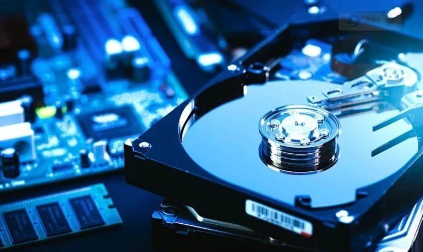 Lịch sử đĩa cứng máy tính được phát minh vào năm nào?