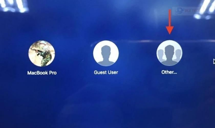 Khởi động lại máy và chọn Other để đăng nhập
