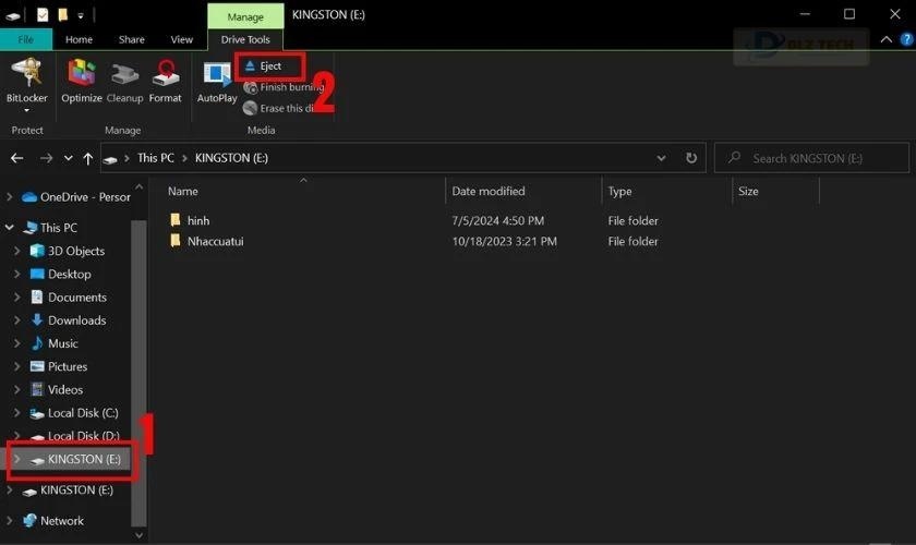 Vào tab Manage và chọn Eject