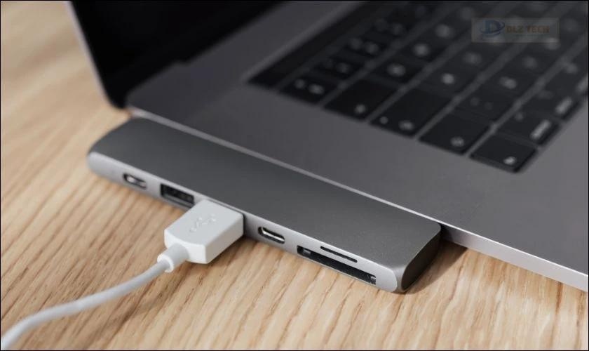 Cách tải ảnh từ USB vào máy tính MacOS