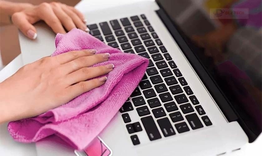 Phím tăng/giảm âm lượng bị kẹt khiến không điều chỉnh âm lượng MacBook được