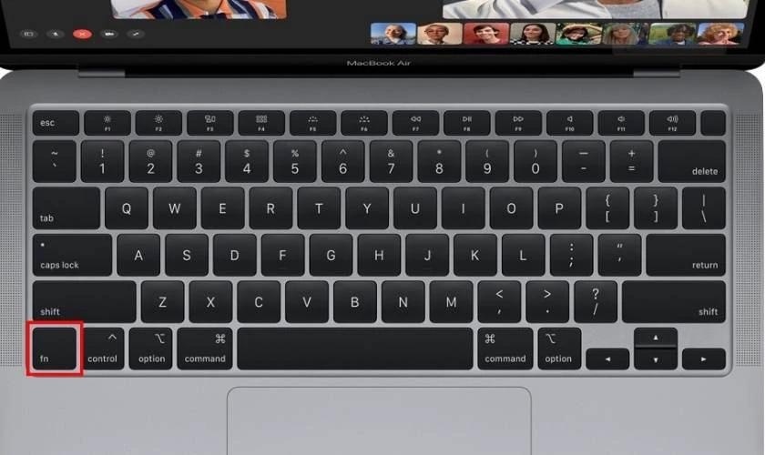 Sử dụng phím tăng giảm trên bàn phím MacBook để điều chỉnh