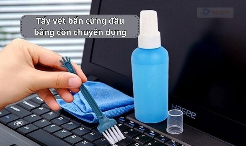 Làm sạch các vết bẩn cứng đầu bằng cồn chuyên dụng