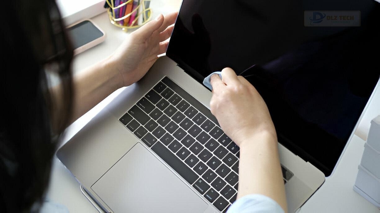 Mua sạc Macbook chính hãng ở đâu uy tín?