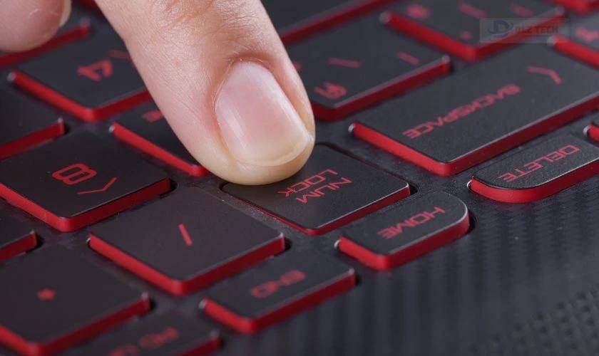 Lỗi số hiện ra ngẫu nhiên khi nhấn chữ