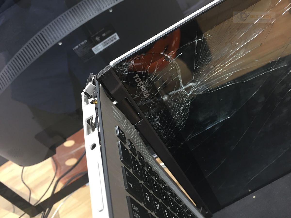 Mang máy tính của bạn đến Dlz Tech để kỹ thuật viên kiểm tra, sửa chữa