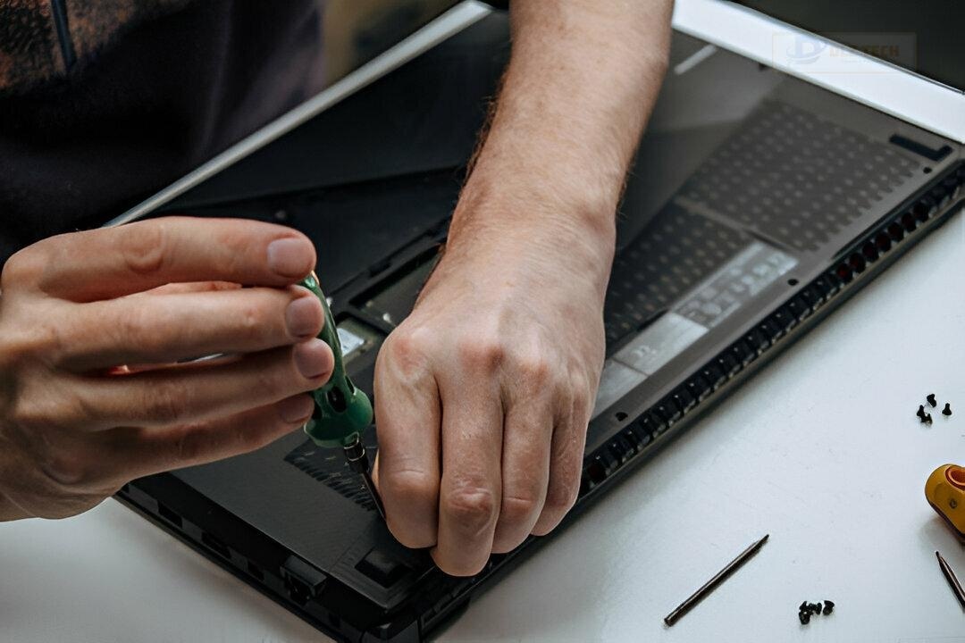 Hình 1: Cửa hàng Dlz Tech chuyên cung cấp dịch vụ thay vỏ laptop chính hãng.