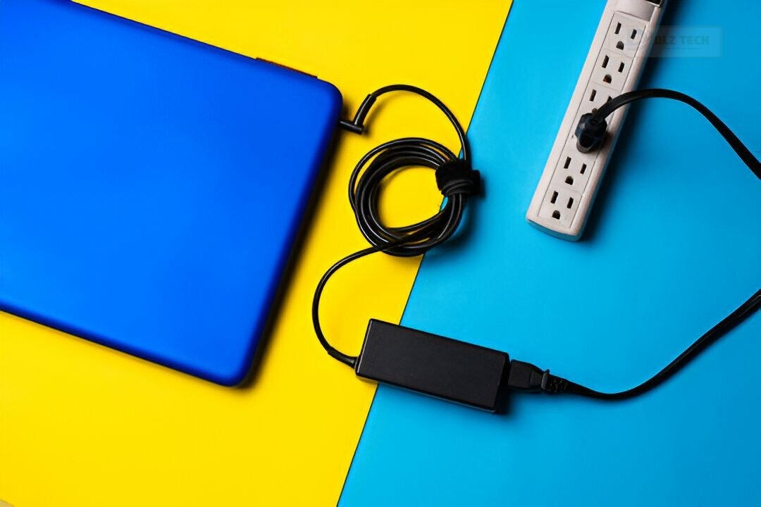 Hình 2: Khách hàng sử dụng dịch vụ thay pin laptop tại Dlz Tech.