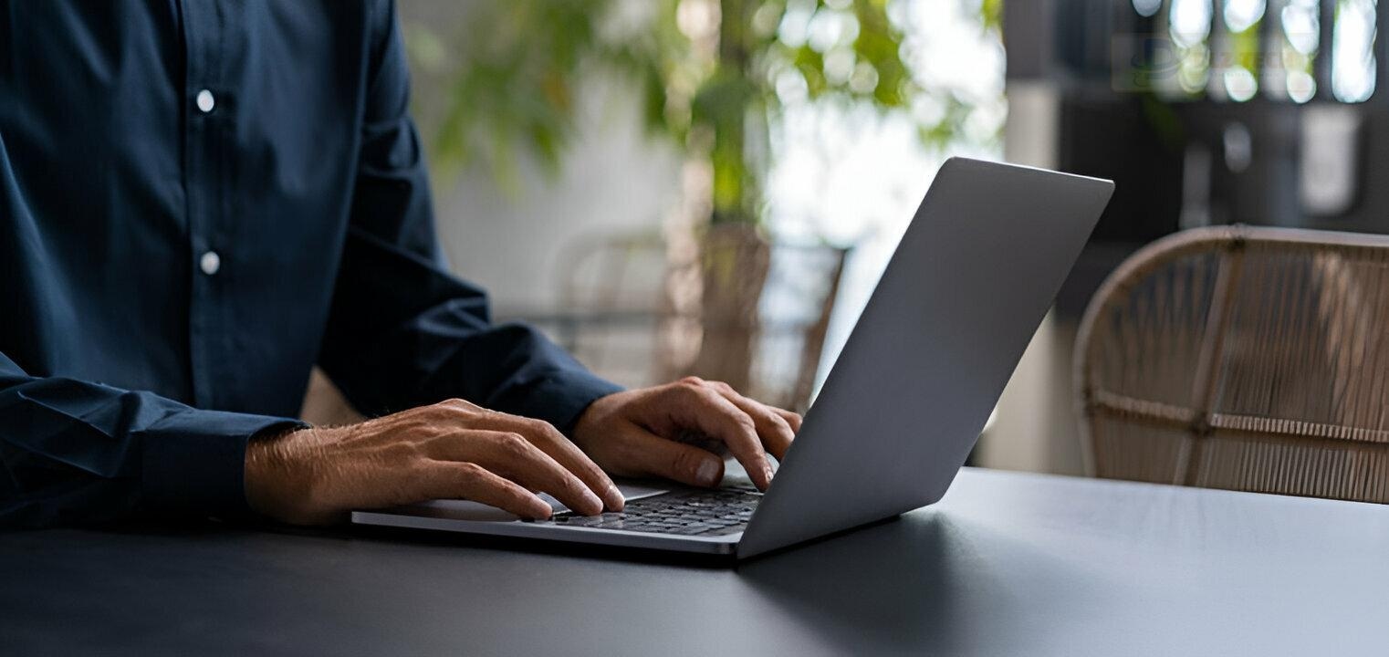 Quy trình thay màn hình laptop chuyên nghiệp tại Dlz Tech