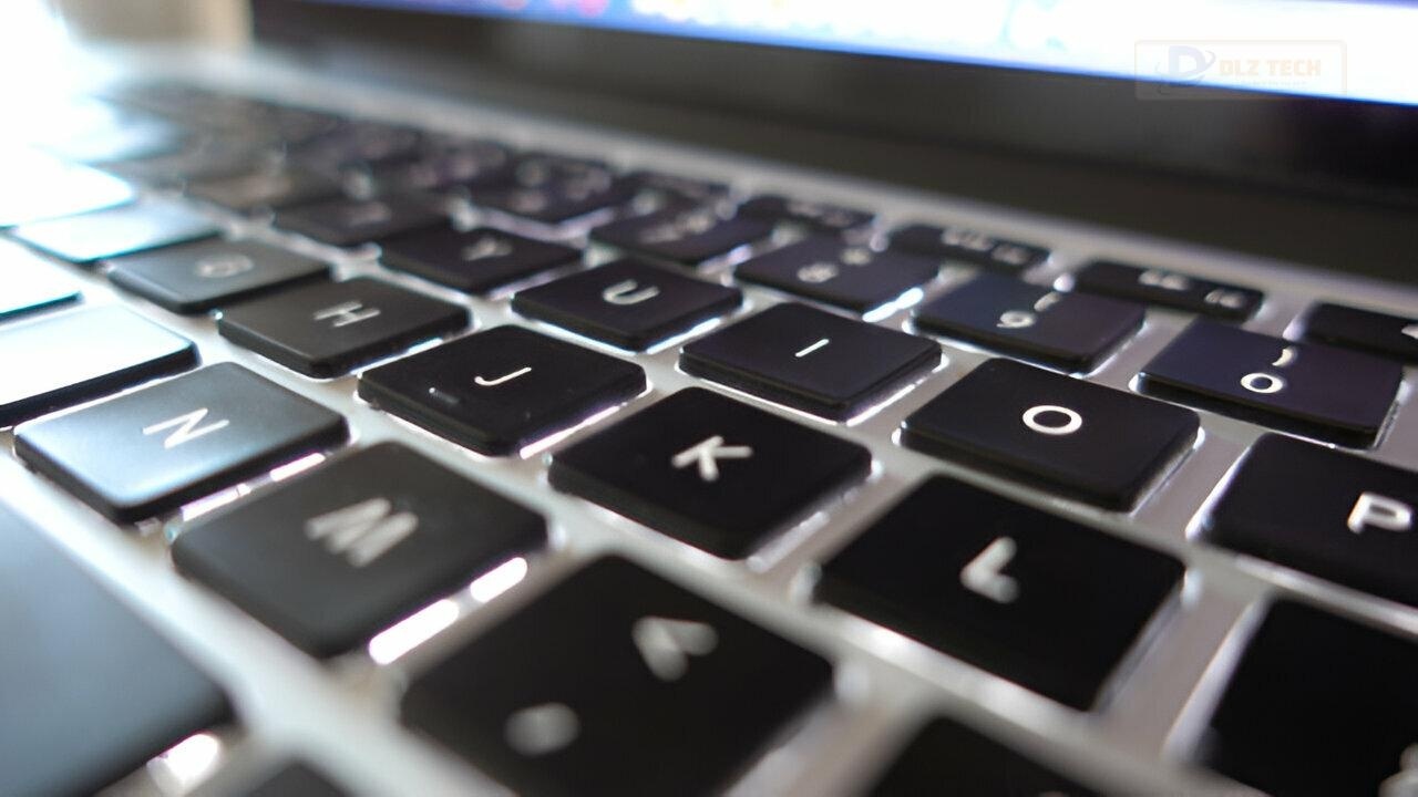Khách hàng cần thay bàn phím Laptop tại cửa hàng Dlz Tech