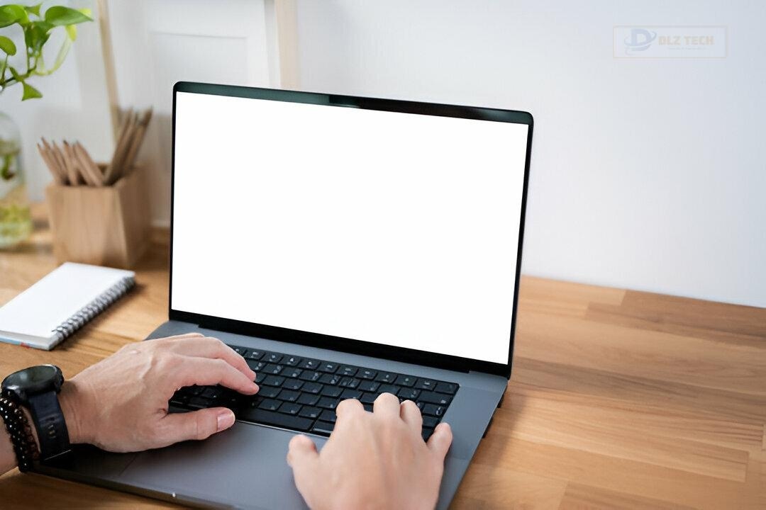 Hình 3: Kỹ thuật viên chi nhánh quận 12 sửa laptop