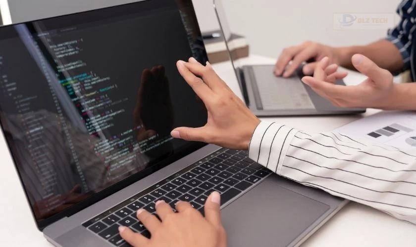 Cách khắc phục khi màn hình laptop bị các sọc đỏ, viền đỏ