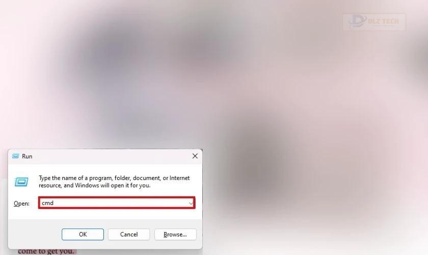 Dùng tổ hợp phím Win + R và nhập cmd