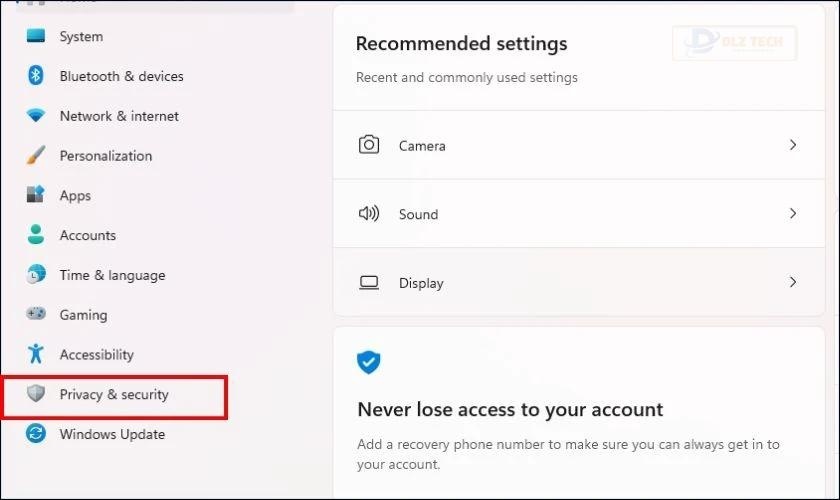 Nhấn tổ hợp Win + I để mở Settings, sau đó chọn Privacy & security
