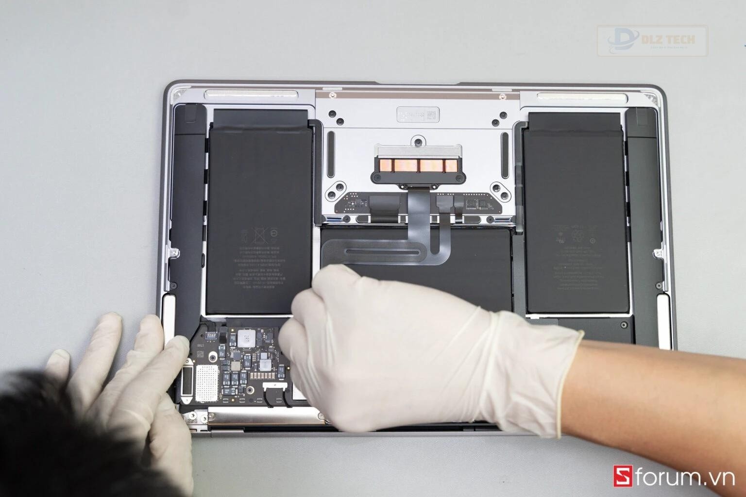 Mổ bụng Apple Macbook Air M1