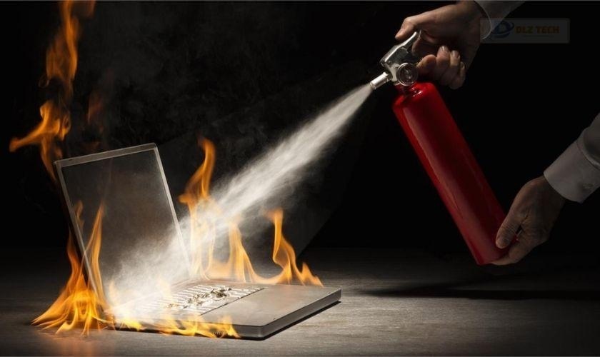 Kiểm tra lại hệ thống tản nhiệt cho laptop khắc phục lỗi màn hình laptop bị đen
