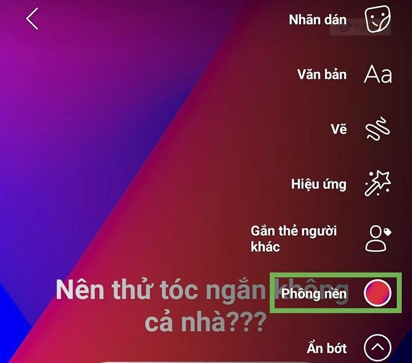 cách đặt câu hỏi trên story facebook bằng nhấn vào biểu tượng Nhãn dán ở trên cùng
