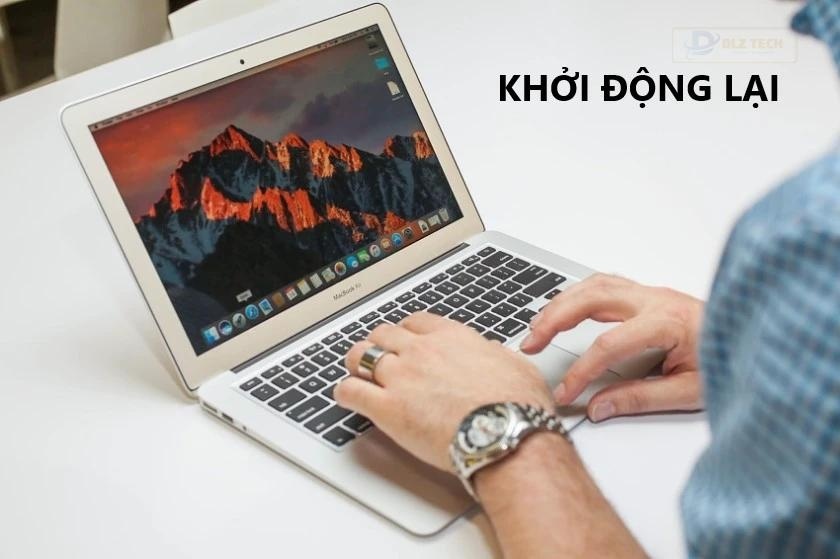 Khởi động lại thiết bị để khắc phục tình trạng treo máy