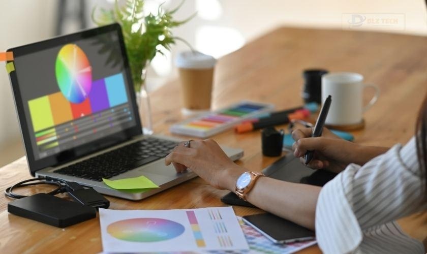 Chọn laptop nhẹ thuận tiện cho sinh viên truyền thông di chuyển