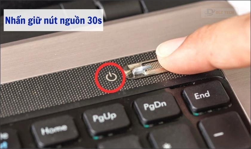 Khởi động lại laptop