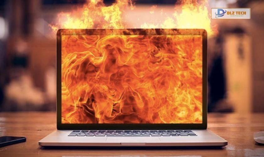 Laptop hoạt động với cường độ cao làm pin phồng