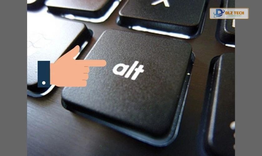 Giữ phím Alt