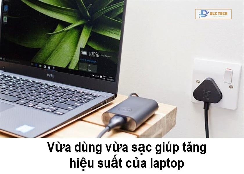 Vừa sạc vừa dùng máy, đúng hay sai?