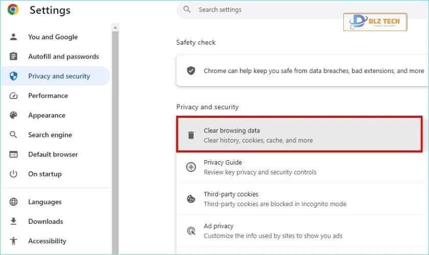 Nhấn chọn vào Xóa dữ liệu duyệt web (Clear browsing data)