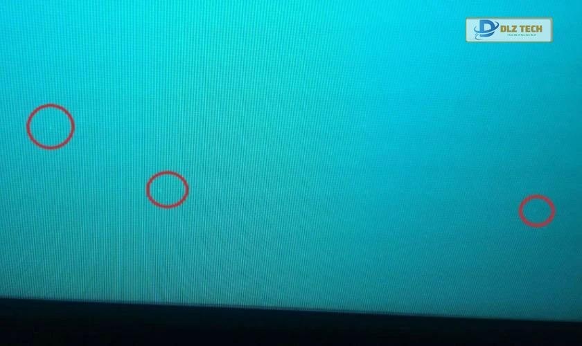 Test màn hình laptop lỗi điểm chết trên màn hình