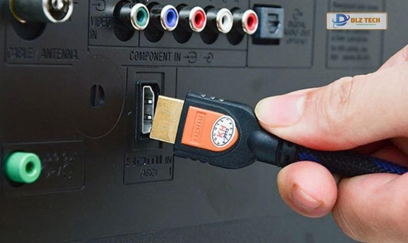 Sử dụng dây cáp HDMI để kết nối máy tính và tivi