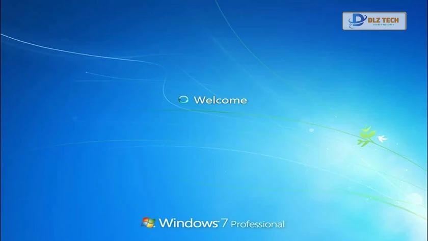 Cho đĩa vào máy và khởi động lại máy tính.